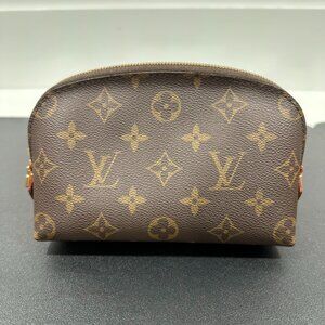 Louis Vuitton Monogram Cosmetic Pouch (JB1417)